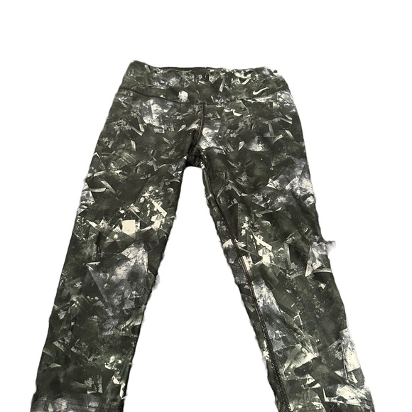 Nike | Dri Fit Capri Leggings | Size M - Picture 2 of 3